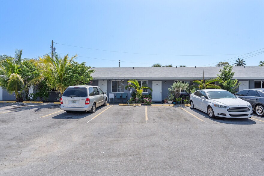 Primary Photo Of 86 NE 36th Ct, Oakland Park Apartments For Sale