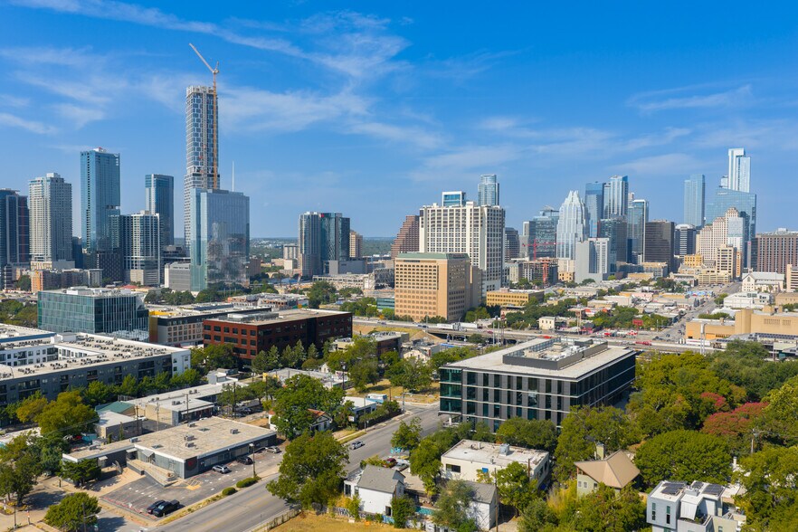 More Photos Of 924 E 7th St, Austin Office For Sale