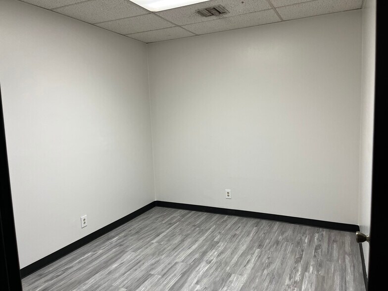 More Photos Of 477 Roland Way, Oakland Warehouse For Lease