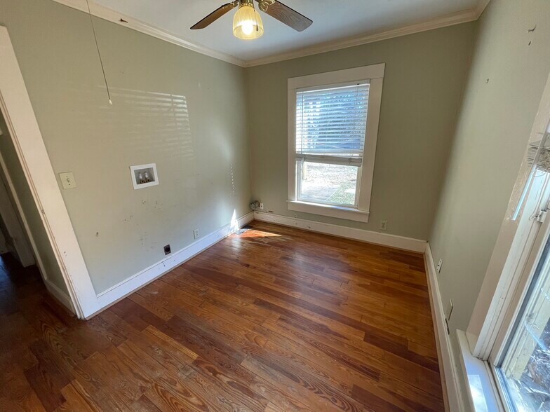 More Photos Of 1015 Canton St, Roswell General Retail For Sale