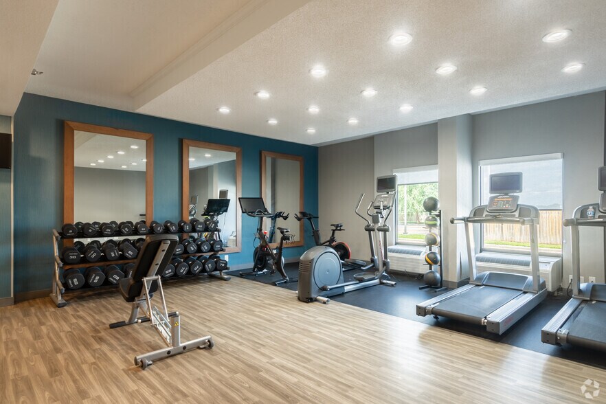 More Photos Of 8620 Airport Blvd, Houston Hotel For Sale