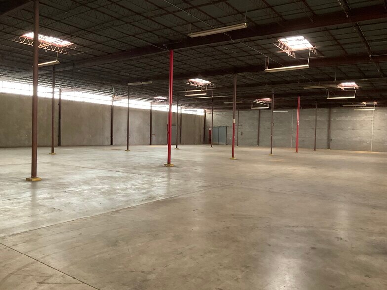 More Photos Of 233 Service Dr, Tupelo Distribution For Lease