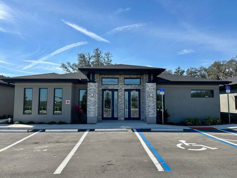 More Photos Of 10015-10017 Leather Fern Ln, Riverview Medical For Lease