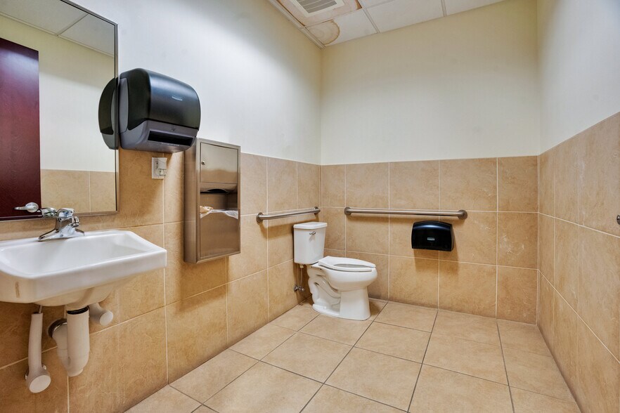 More Photos Of 177 Montgomery Rd, Altamonte Springs Medical For Sale