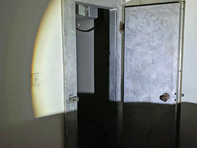 More Photos Of 9696 Magnolia Ave, Riverside Restaurant For Lease