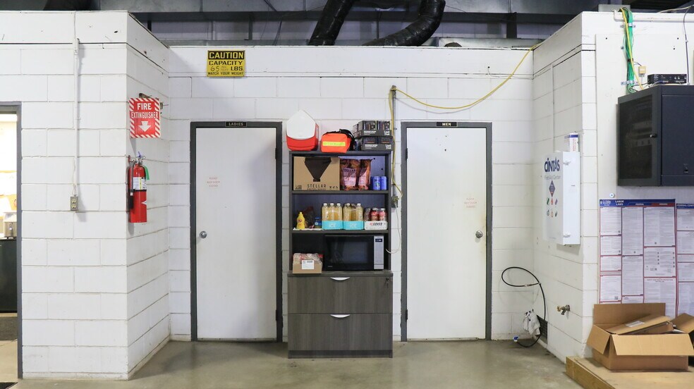 More Photos Of 218 Clay St, Jasper Flex For Lease