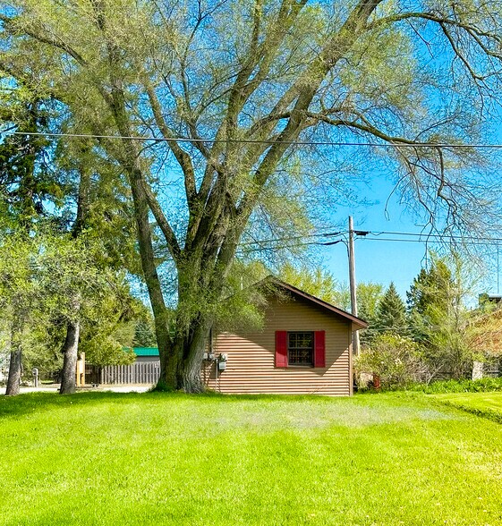 More Photos Of 1511 Hubert Rd, Hubbard Lake Freestanding For Sale