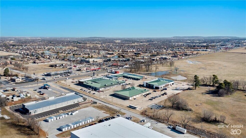 More Photos Of 1395 E Henri De Tonti Blvd, Springdale Unknown For Lease