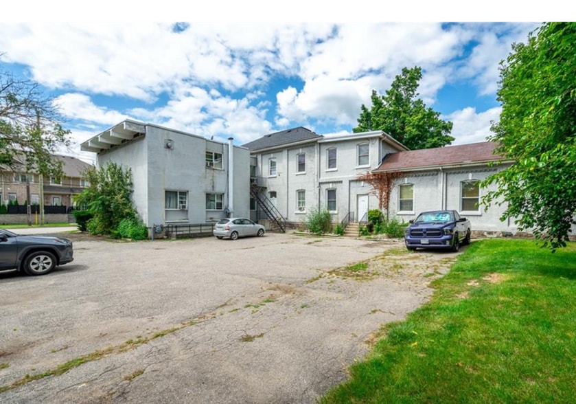 More Photos Of 55 Willow St, Paris Apartments For Sale