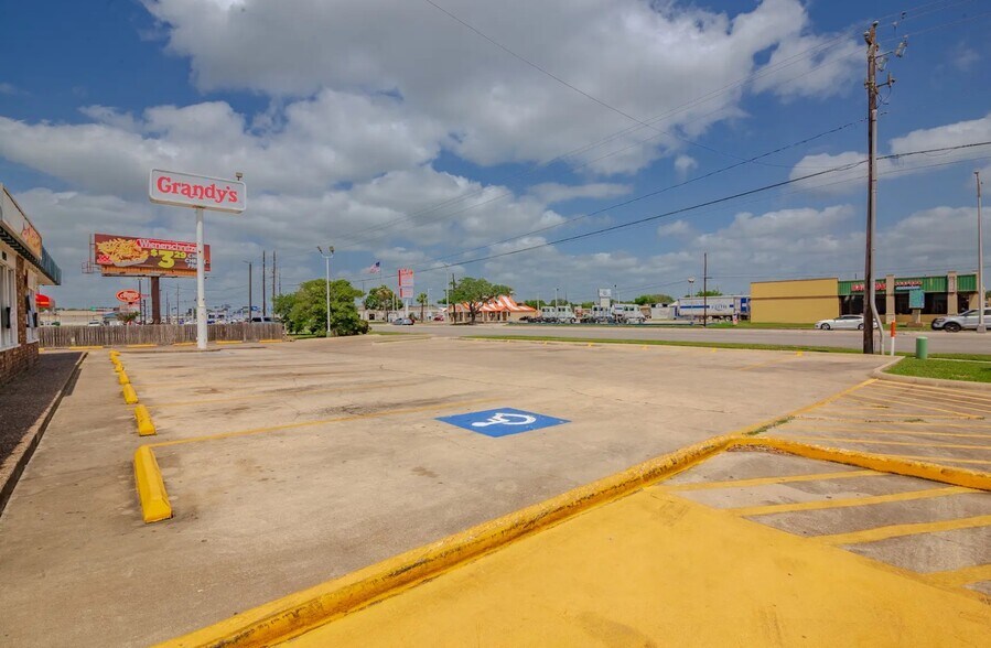 More Photos Of 4201 N Navarro St, Victoria Fast Food For Sale