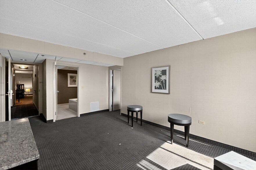 More Photos Of 1550 E Dundee Rd, Palatine Hotel For Sale