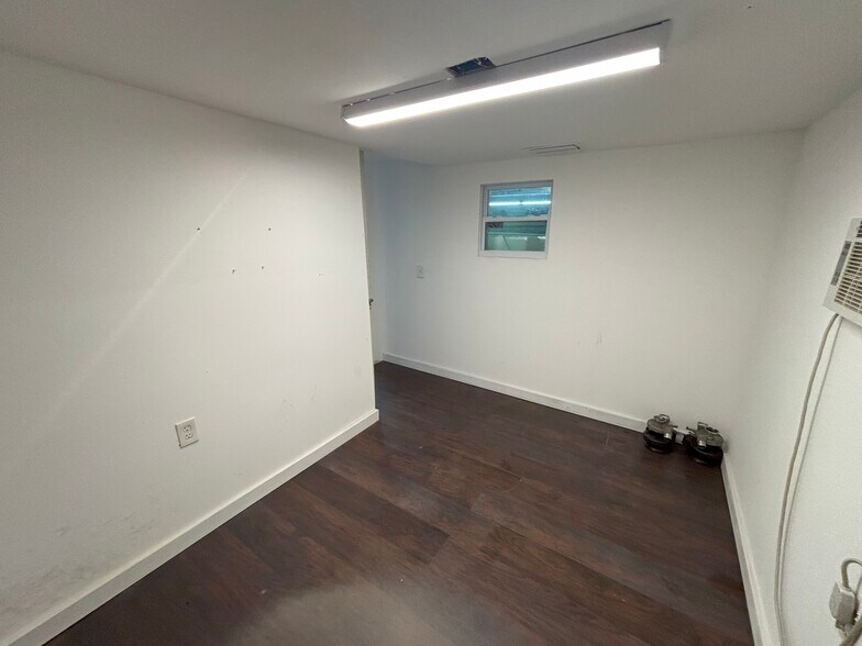 More Photos Of 1503 7th St SW, Ruskin Storefront Retail Residential For Sale