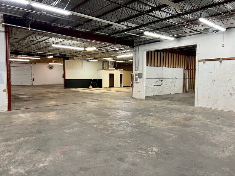 More Photos Of 5508-5516 Brewster St, San Antonio Warehouse For Lease