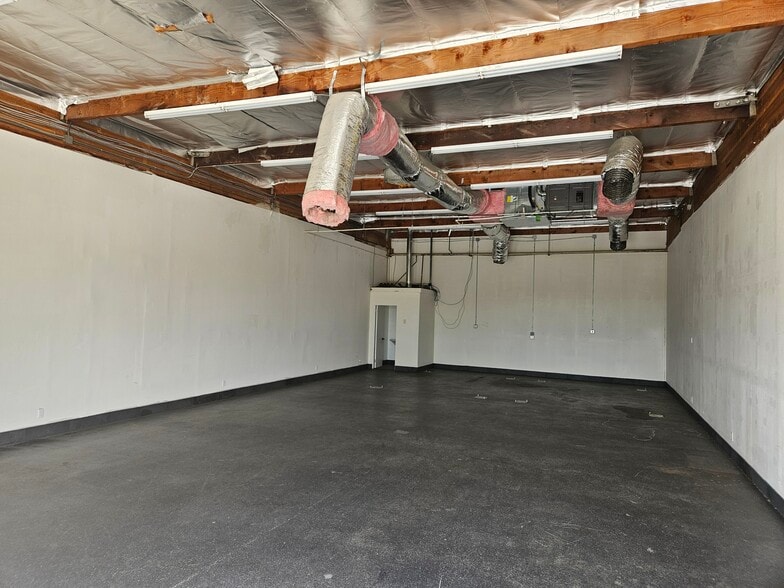 More Photos Of 8501 Canoga Ave, Canoga Park Manufacturing For Lease
