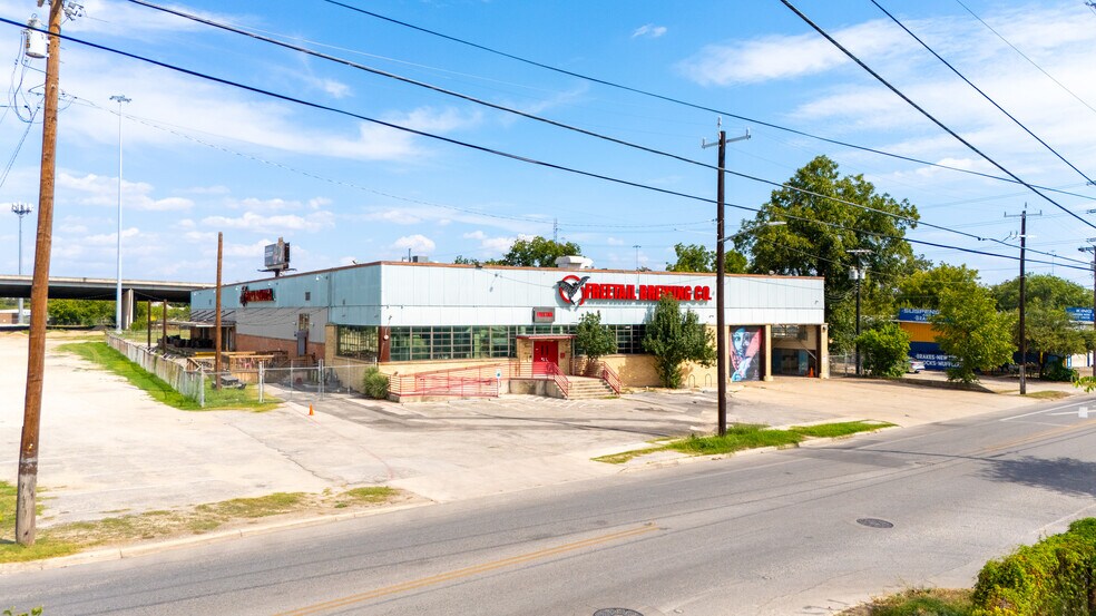 More Photos Of 2000 S Presa St, San Antonio Flex For Sale