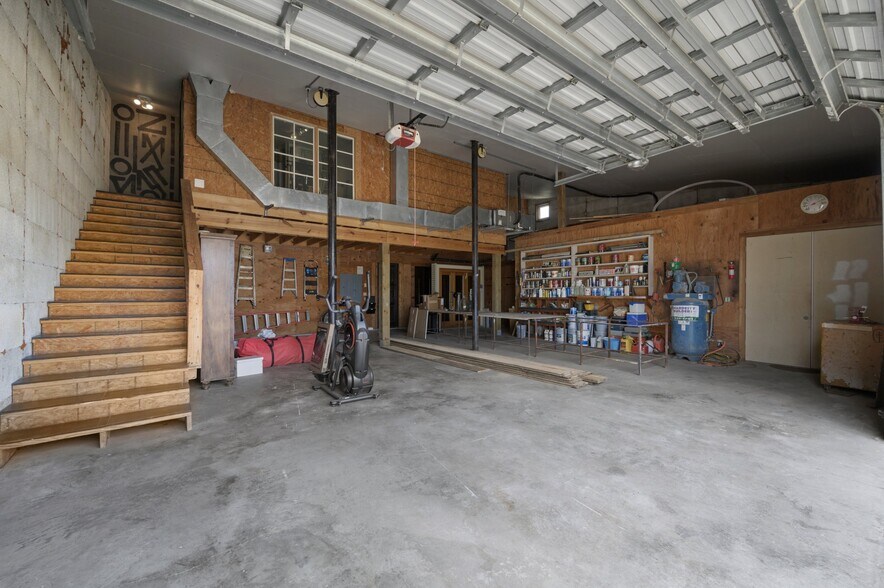 More Photos Of 1703 Highway 35 S, Rockport Office Residential For Lease