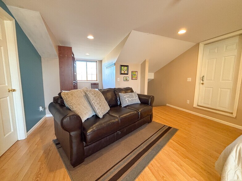 More Photos Of 31 Main Ave N, New York Mills Auto Dealership For Sale