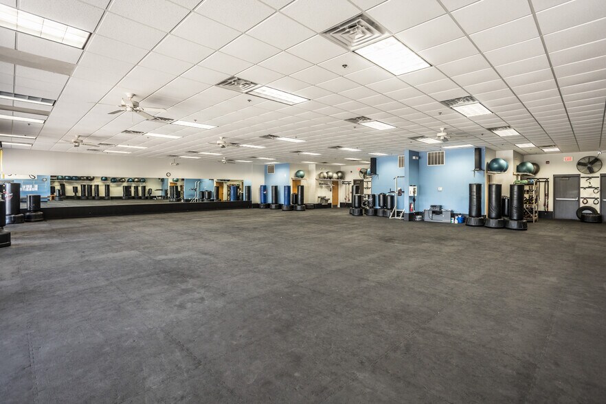 More Photos Of 3821 - 3855 121st St, Urbandale Freestanding For Sale