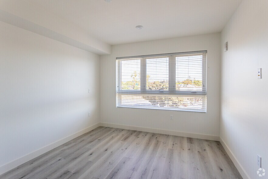 More Photos Of 11701 W Gateway Blvd, Los Angeles Apartments For Lease