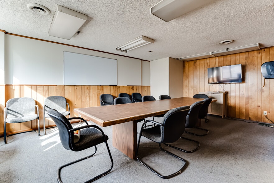 More Photos Of 135-145 N Cleveland St, Eugene Warehouse For Sale