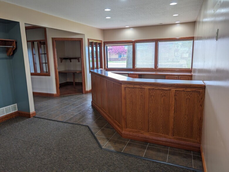 More Photos Of 204 Star Mankato MN 56001 st, Mankato Office For Sale