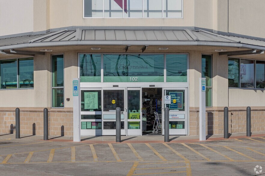 More Photos Of 102 N Friendswood Dr, Friendswood Drugstore For Sale