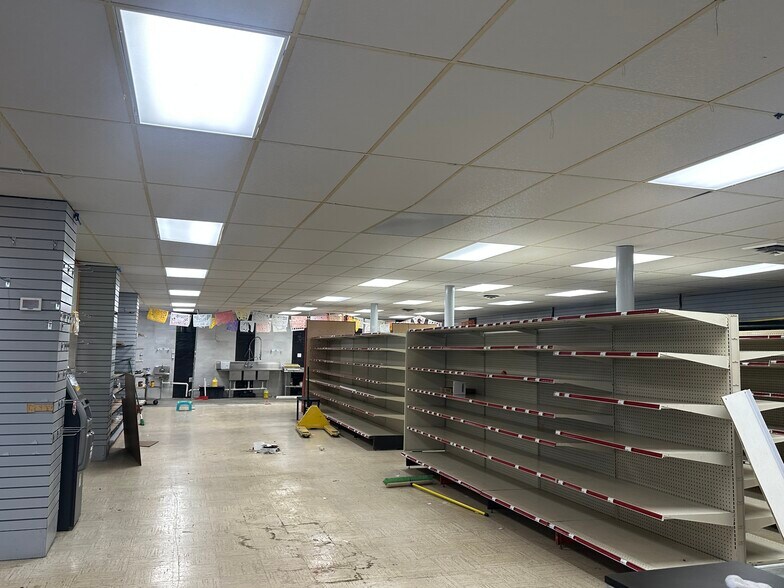 More Photos Of 5501 S Madison Ave, Indianapolis Freestanding For Lease