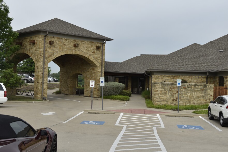 Primary Photo Of 7833 Oakmont Ave, Fort Worth Medical For Lease