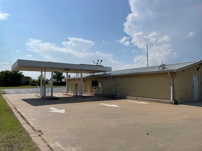 More Photos Of 924 Missouri, Walters Bank For Sale