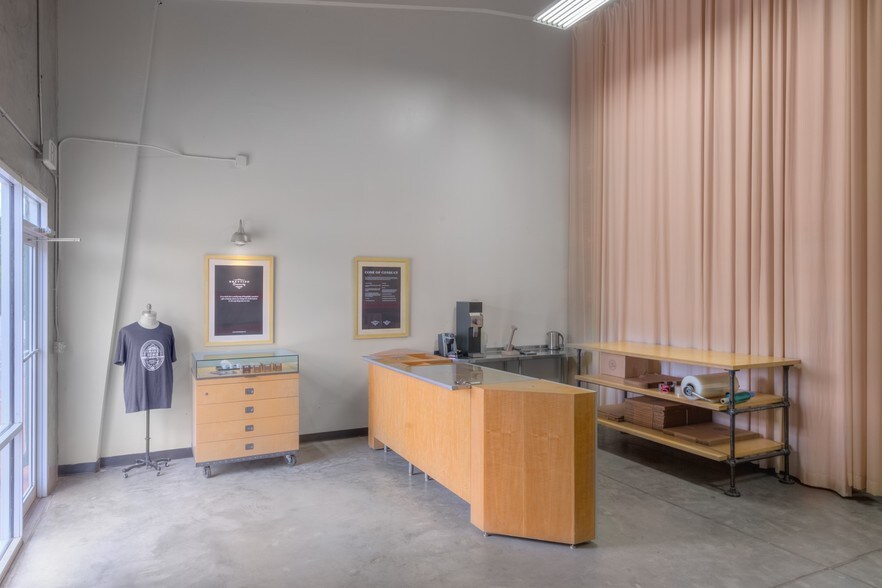 More Photos Of 1220 Biscayne Blvd, Deland Warehouse For Lease