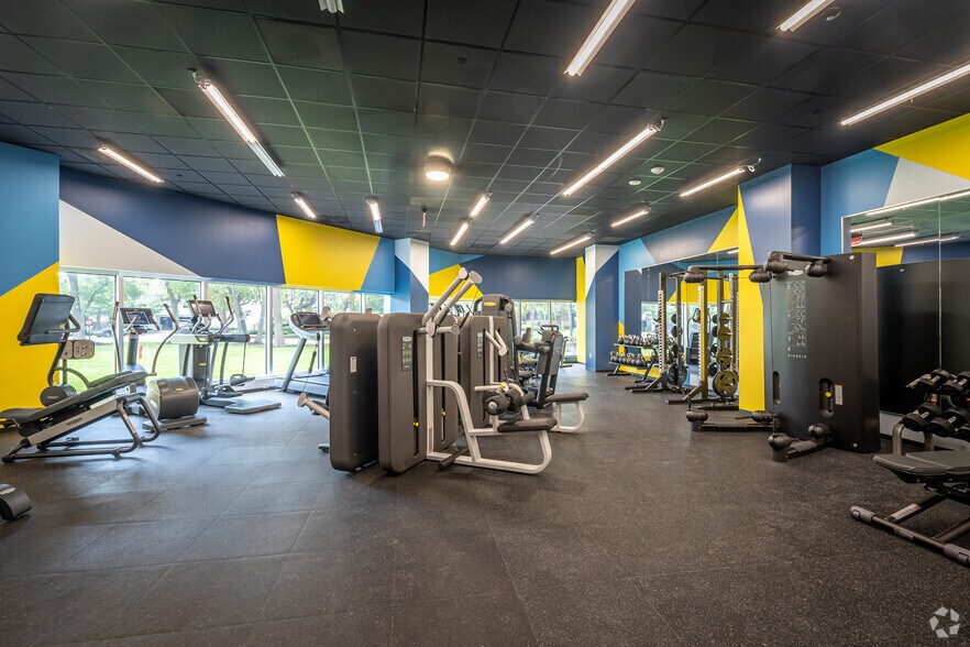 More Photos Of 2 RIVERWAY, Houston Office For Lease