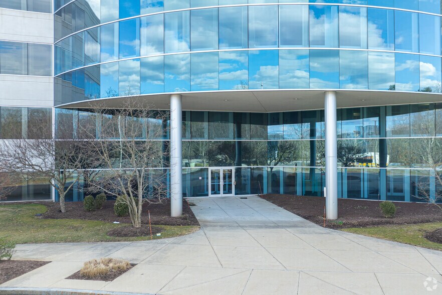 More Photos Of 174 Middlesex Tpke, Bedford Unknown For Lease