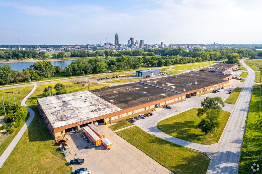 More Photos Of 1245-1405 Thomas Beck Rd, Des Moines Manufacturing For Lease