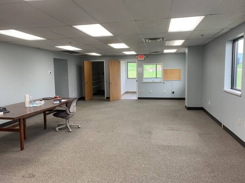 More Photos Of 400 Shotwell Dr, Franklin Warehouse For Lease