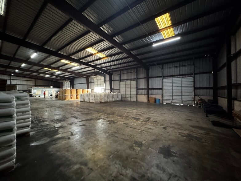 More Photos Of 14403 Import Rd, Laredo Warehouse For Lease
