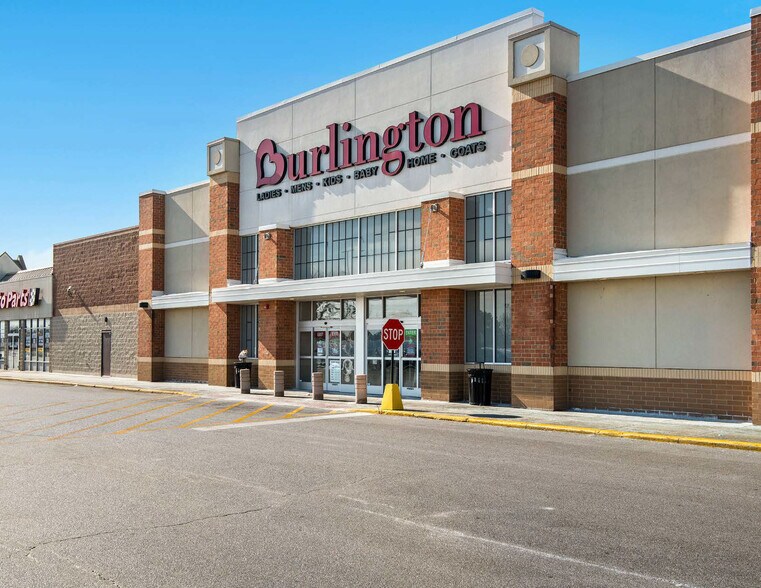 More Photos Of 257-363 N Weber Rd, Bolingbrook Unknown For Lease