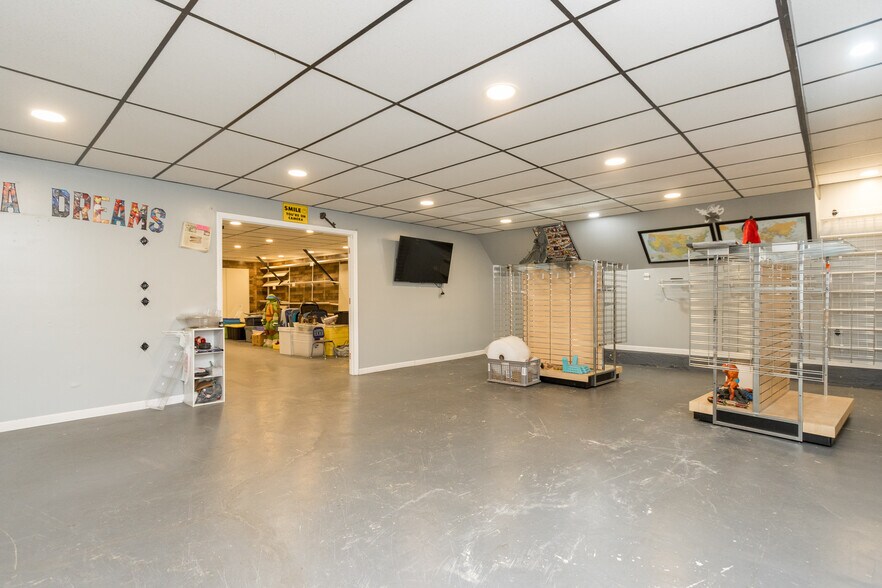 More Photos Of 54 W Baltimore St, Taneytown Storefront For Lease