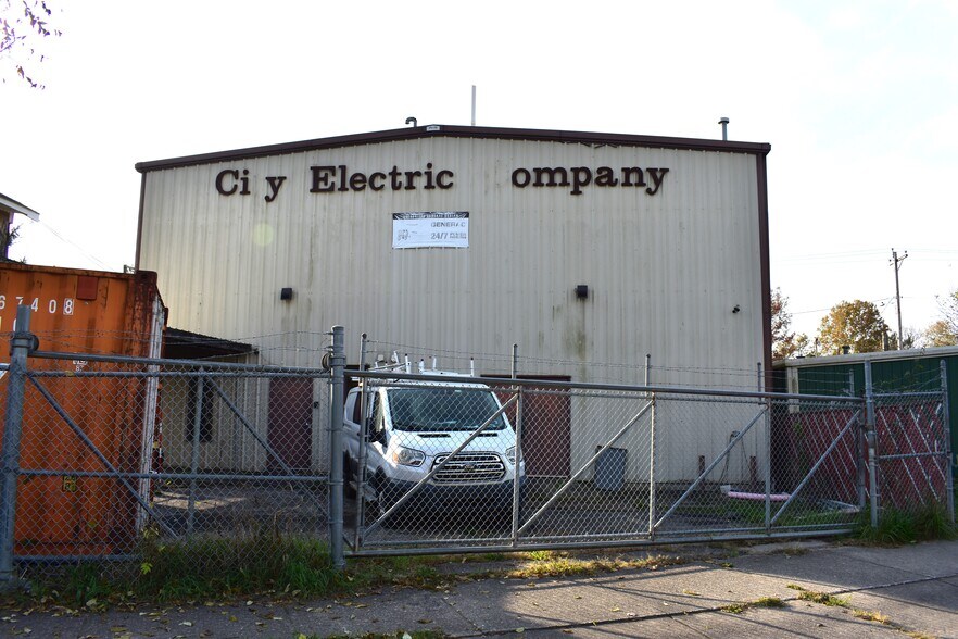 More Photos Of 1219 Pennsylvania Ave, Charleston Industrial For Sale