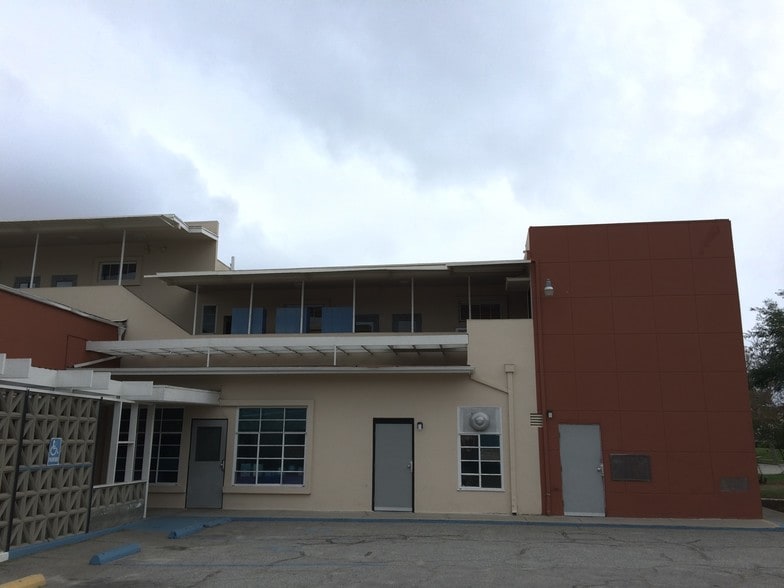 More Photos Of 5555 W Olympic Blvd, Los Angeles Office For Lease