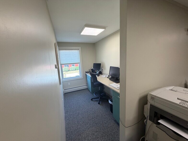 More Photos Of 144 Thadeus St, South Portland Office Residential For Lease