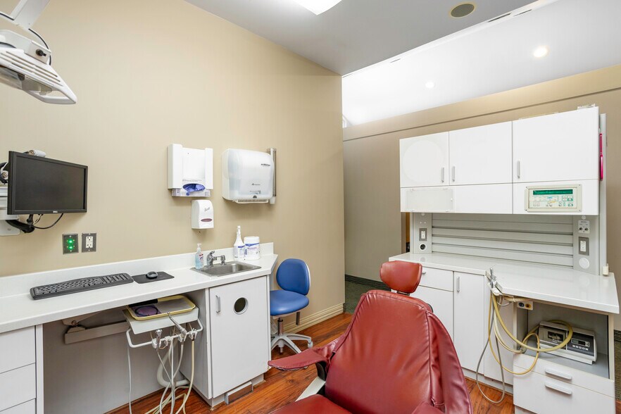 More Photos Of 37235 Goddard Rd, Romulus Office For Sale