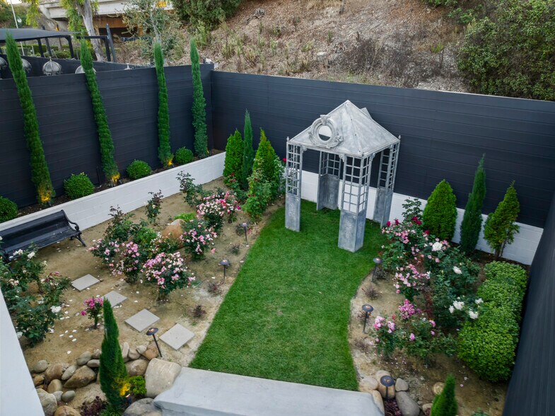 More Photos Of 281 W Main St, Ventura Storefront Retail Residential For Sale