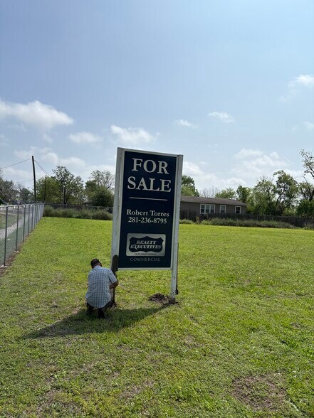 More Photos Of 330 Victoria Dr, Houston Land For Sale