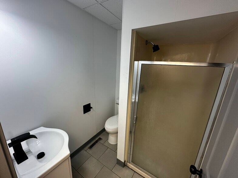 More Photos Of 2852 N Biagio, Ozark Office For Lease