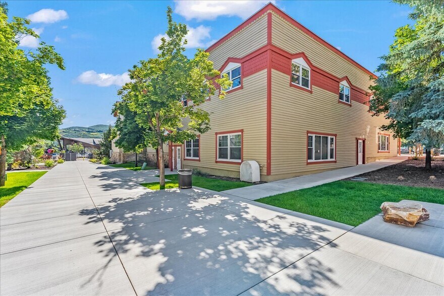 More Photos Of 2052 Prospector Ave, Park City Storefront Retail Office For Lease