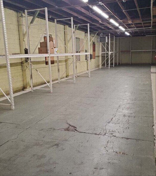 More Photos Of 823 E Virginia St, Evansville Warehouse For Sale
