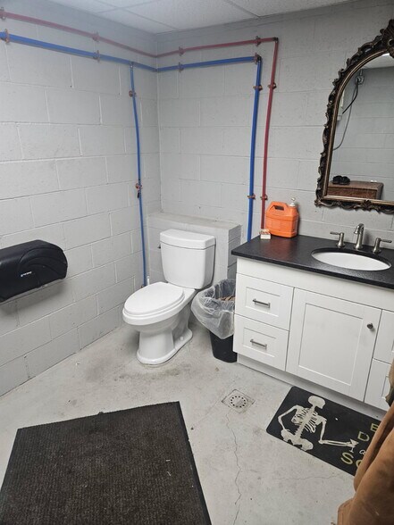 More Photos Of 32 Clark St, Greensburg Warehouse For Lease