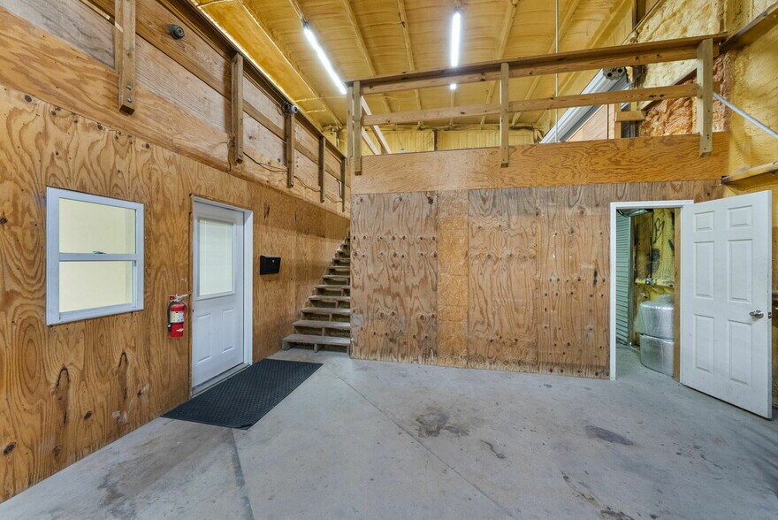 More Photos Of 1225 Transmitter Rd, Panama City Warehouse For Lease