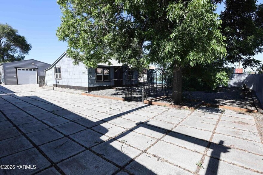 More Photos Of 2107 E Mead Ave, Yakima Manufacturing For Sale