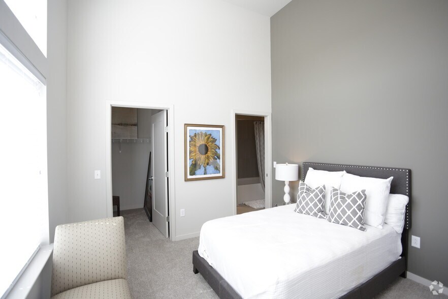 More Photos Of 7900 Conser St, Overland Park Apartments For Sale